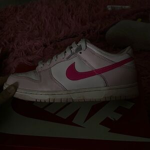 Nike Women's Pink Sneakers